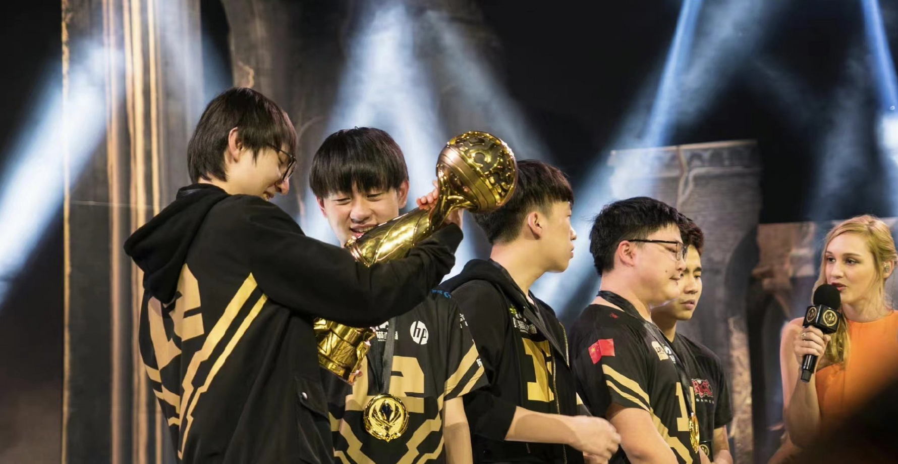 RNG横扫EDG，Inspired单局斩获MVP宿命之战2025世界赛，点燃全场激情