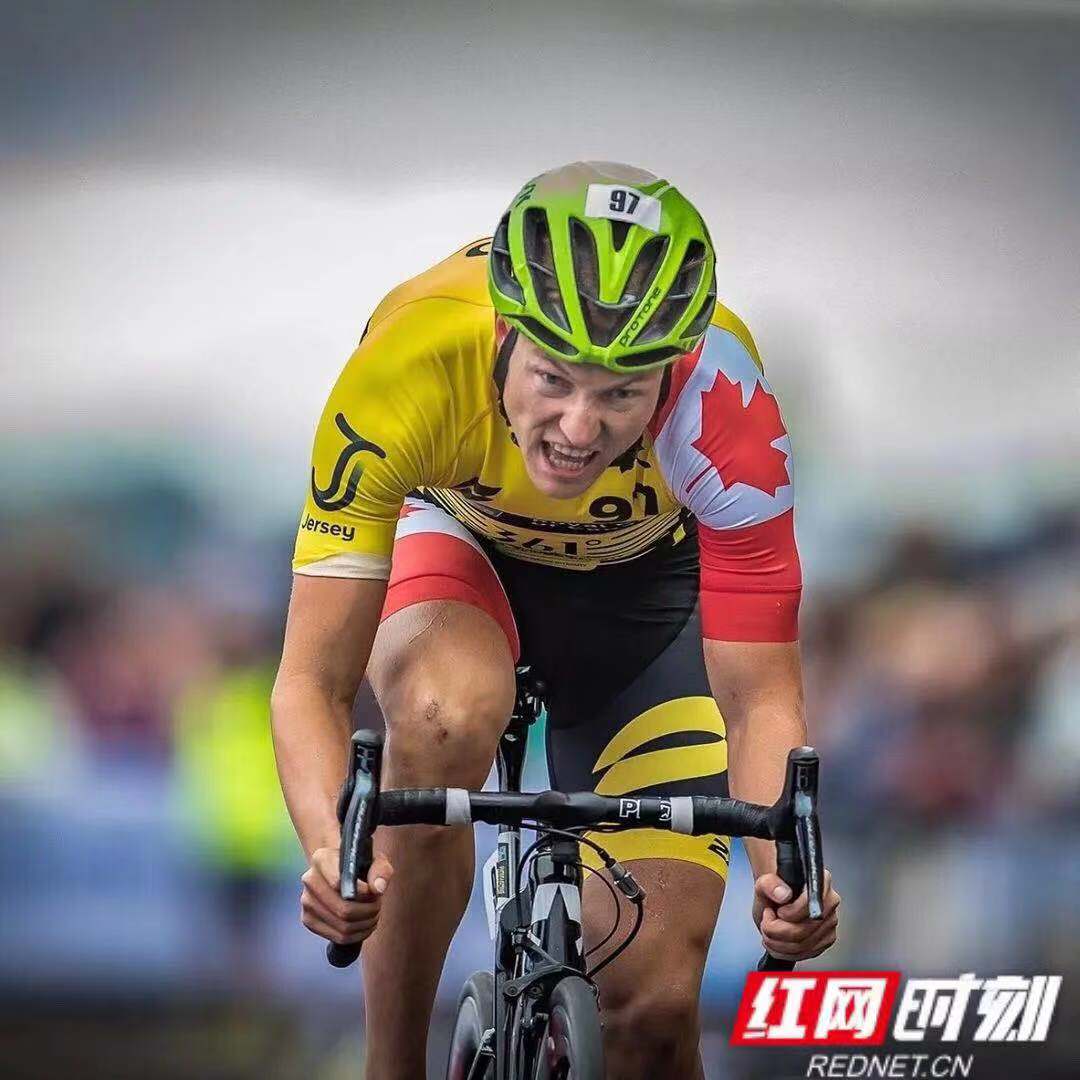 新西兰小艇选手稳定发挥，夺得铜牌