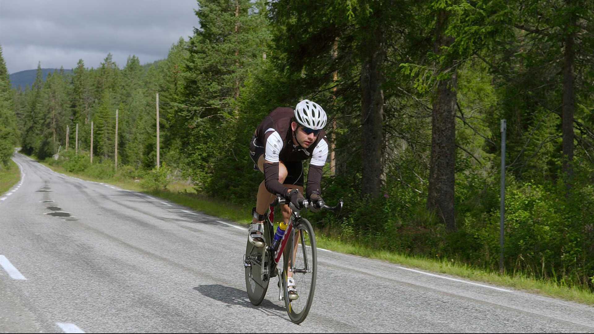 丹麦横扫法国,桃田扛起全队的脊椎—一场胜利与一个男人脆弱的背脊