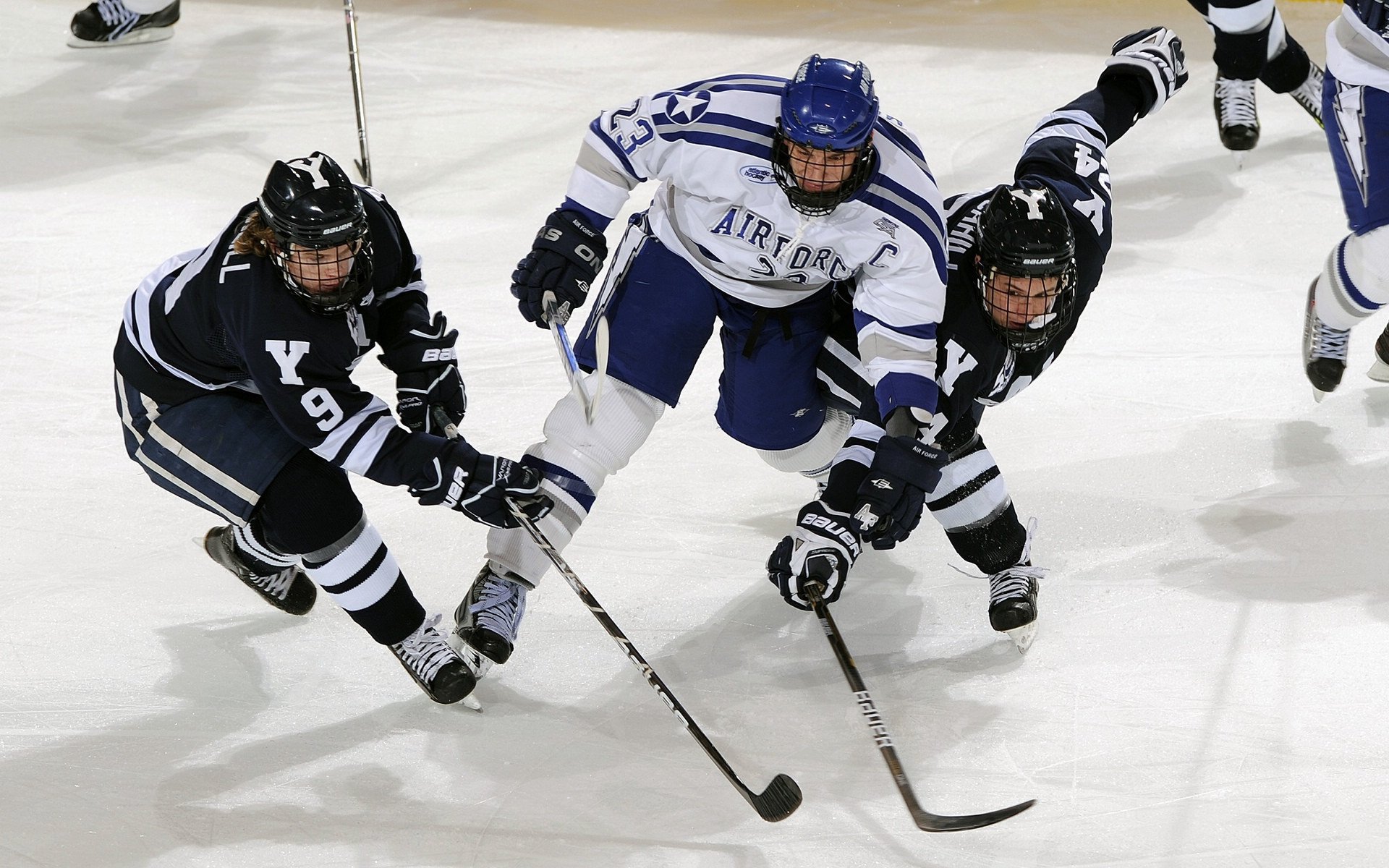开云体育官方网站-巨浪入闸，青萍之末，津门破海记与郭艾伦的沉默诗篇